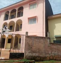 Immeuble R+2 à vendre à Yaoundé, Awae Escalier 