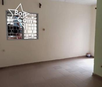 Studio moderne à louer à Omnisports, Yaoundé