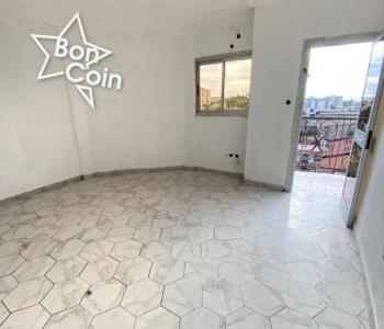 Appartement à louer à Logpom, Douala