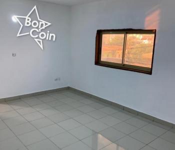 Appartement haut standing à louer à bastos