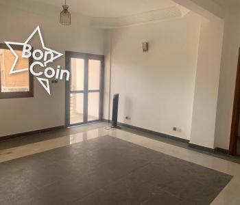 Appartement 3 Chambres à louer à Yaoundé, Carrefour Régi