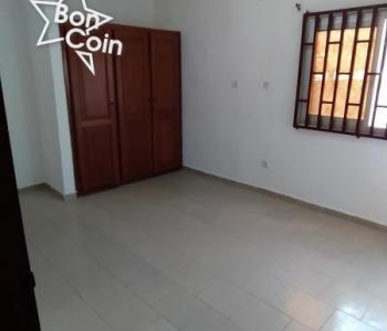 Appartement moderne 3 chambres à louer à Omnisports, Yaoundé