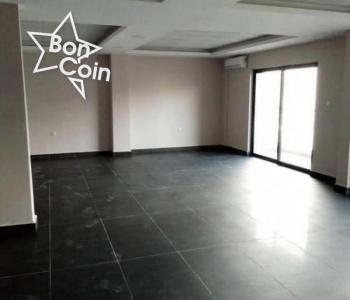 Appartement très haut standing à louer à Golf, Yaoundé