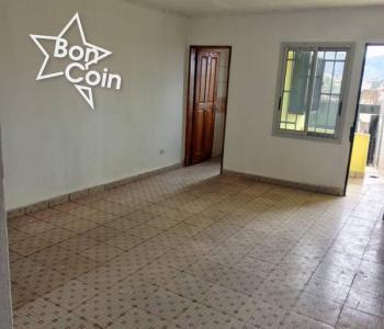 Studio moderne à louer à Emana 