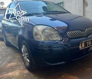 Toyota Yaris 2005 bleue 