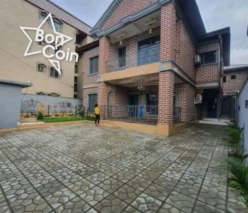 Duplex ultra haut standing à louer à Makepe, Douala 