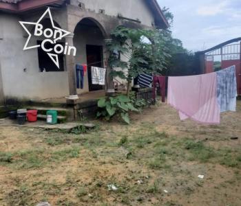 Villa inachevée à vendre à Yassa, Douala
