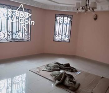 Studio ultra moderne à louer à Santa Barbara, yaoundé
