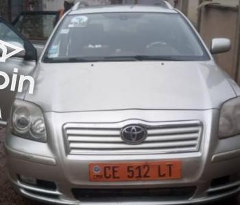 Toyota avensis  2004