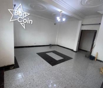 Appartement à louer à Logpom, Douala