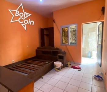 Chambre moderne à louer à Logbessou, Douala