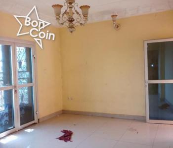 Studio moderne à louer à Santa Barbara, Yaoundé