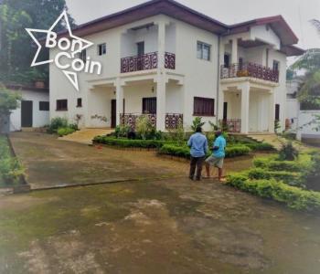 Duplex à vendre à Yaoundé, SANTA BARBARA