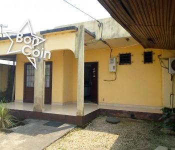 Villa 3 Chambres à louer à Kotto, Douala