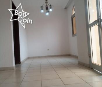 Appartement 3 Chambres à louer à Yaoundé, Omnisports 
