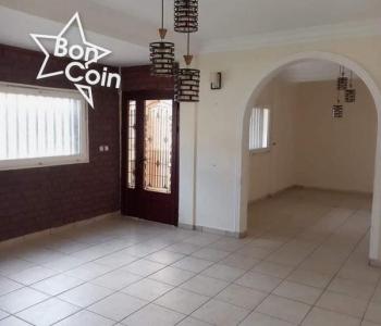 Appartement moderne à louer à Bastos, Yaoundé 