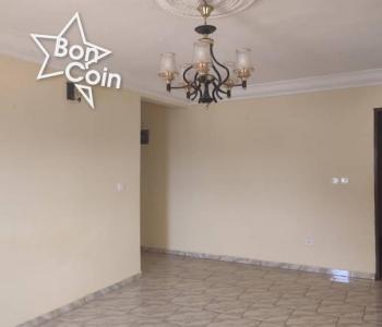 Appartement 3 chambres à louer à Ekoumdoum, Yaoundé
