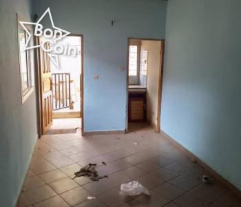 Studio moderne à louer à Golf, Yaoundé