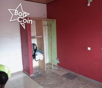 Chambre moderne à louer à Golf, Yaoundé