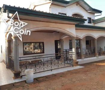 Duplex à vendre à Yaoundé, Monti