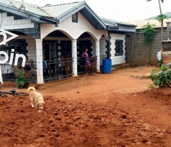 Villa à vendre à Yaoundé Quartier NKOABANG 