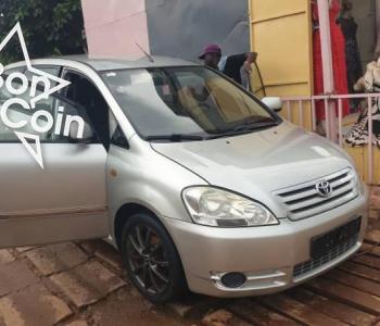 TOYOTA AVENSIS VERSO 2004 