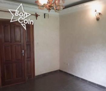 Studio moderne à louer à Santa Barbara, Yaoundé