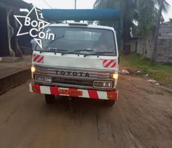 Camion Dyna 350 année 2000