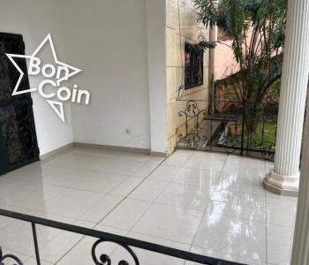 Appartement à louer à Golf, Yaoundé