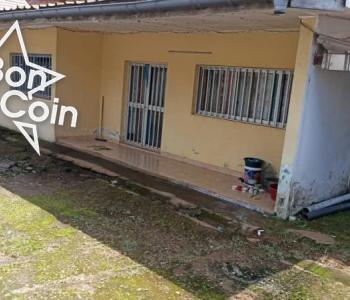 Villa à vendre à Yaoundé, camps sic Mendong