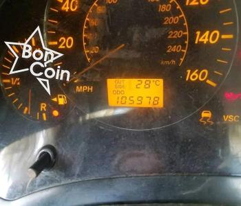 TOYOTA AVENSIS TÊTE DE COCHON 