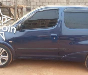TOYOTA YARIS VERSO 2002