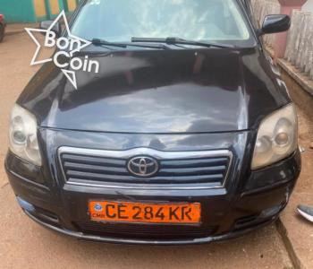 TOYOTA AVENSIS TÊTE DE COCHON ÉDITION 2005