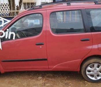 TOYOTA YARIS VERSO 2002