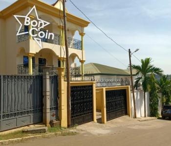 Immeuble à vendre à Nsimeyong, Yaoundé 