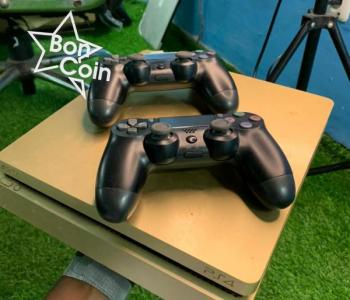 PS4 500G - 2 manettes - 6 jeux intégrés