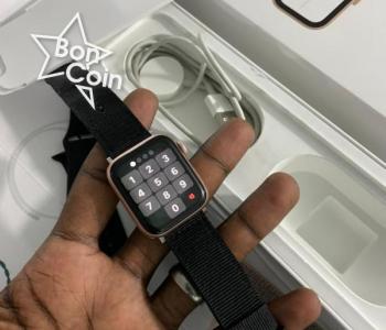 Apple Watch série 4 40mm avec 3 bracelet