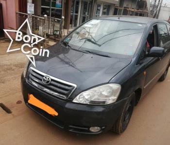 TOYOTA AVENSIS VERSO 2004