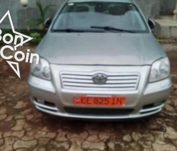 TOYOTA AVENSIS TÊTE DE COCHON 2004