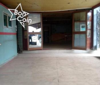 Boutique à louer à Yaoundé, Omnisports