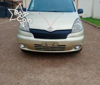 TOYOTA YARIS VERSO 2001
