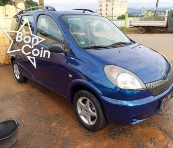 TOYOTA YARIS VERSO 2002