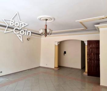 Appartement 3 chambres à louer à Yaoundé, Bastos