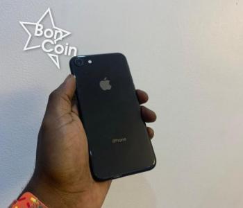 iPhone 8 64Go noir 