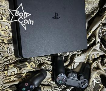 PS4 1 Tera 2 manettes et 3 jeux non puces