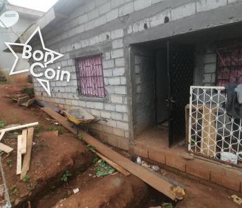 Terrain à vendre avec studio Yaoundé, Ngoya 2