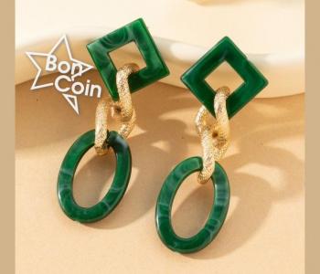 Boucles d'oreilles design chaine vert