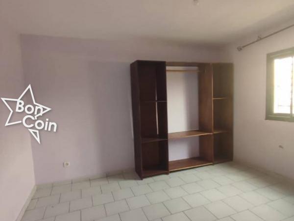 Appartement 3 chambres à louer à Ekoumdoum, Yaoundé
