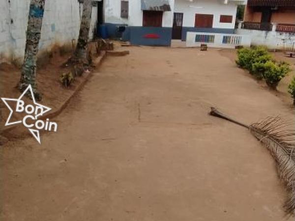 Terrain titré bâti et plat à vendre à Melen, Yaoundé