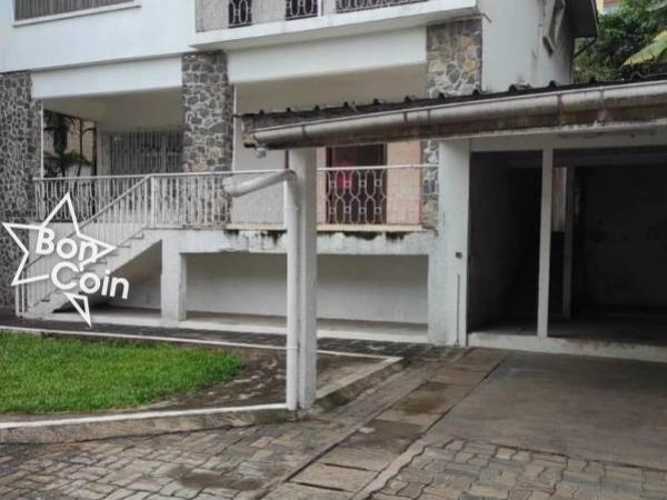 Duplex 4 Chambres à louer Bonapriso, Douala